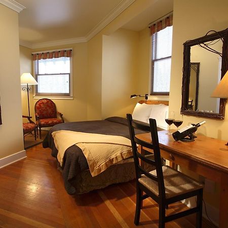 Deer Lodge Лейк-Луиз Номер фото