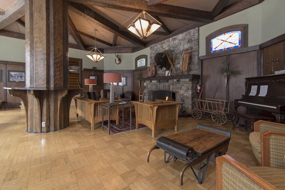 Deer Lodge Лейк-Луиз Экстерьер фото