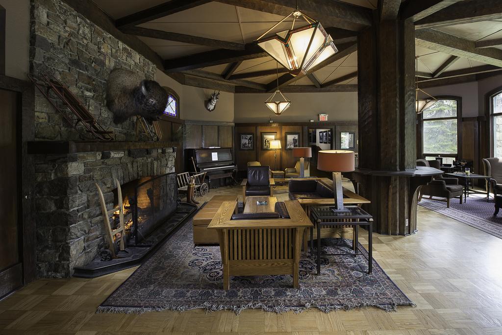 Deer Lodge Лейк-Луиз Экстерьер фото