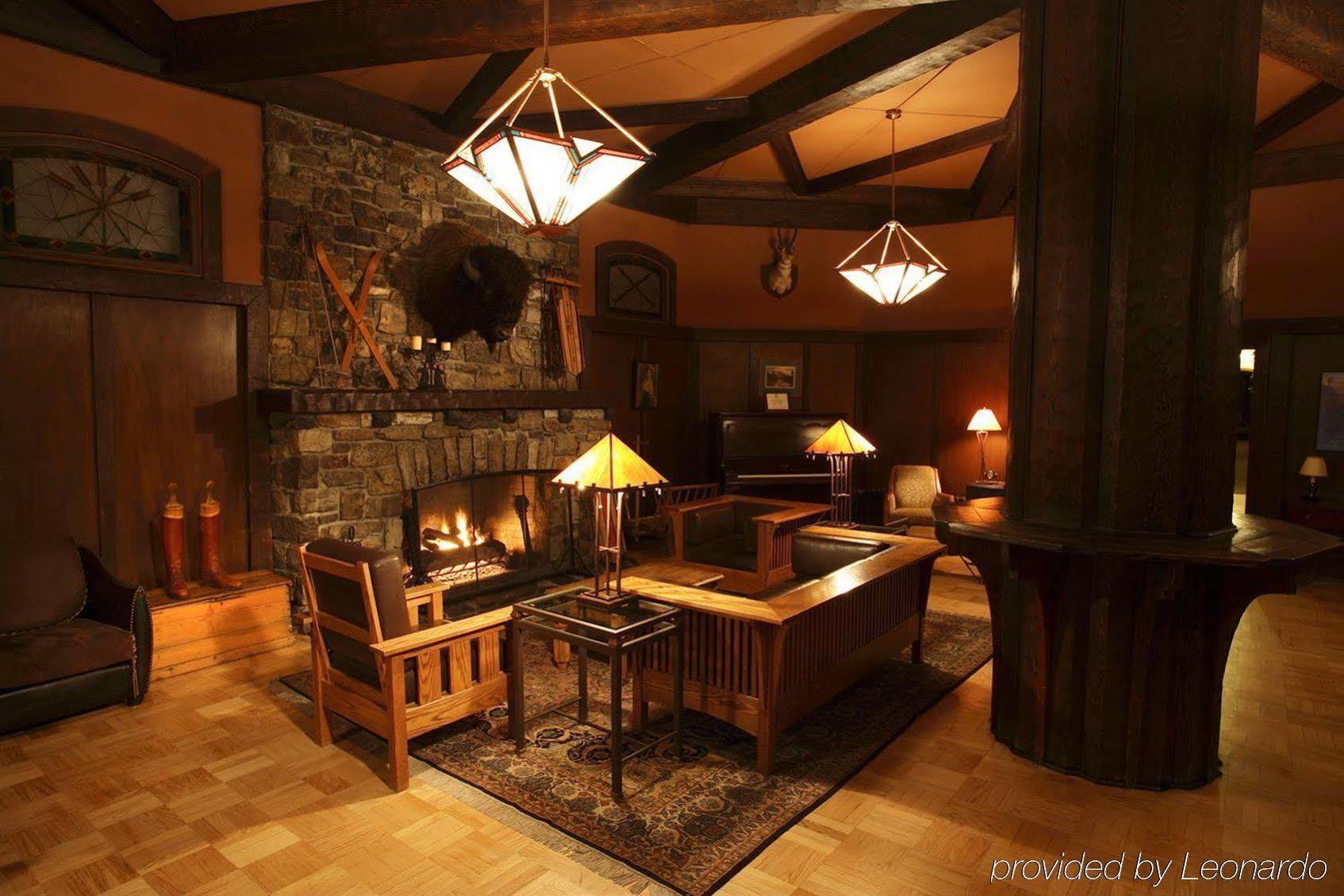 Deer Lodge Лейк-Луиз Экстерьер фото