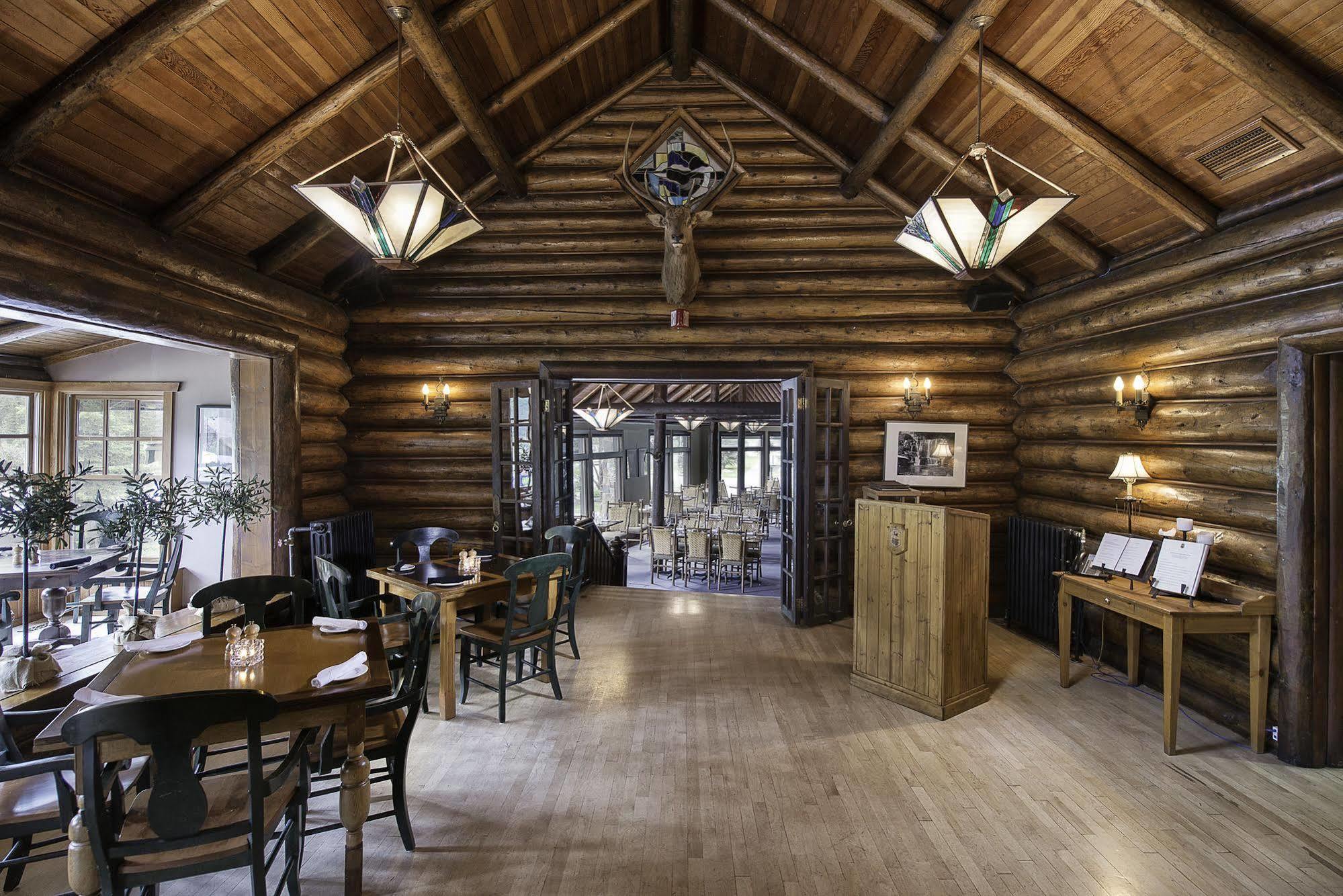 Deer Lodge Лейк-Луиз Экстерьер фото