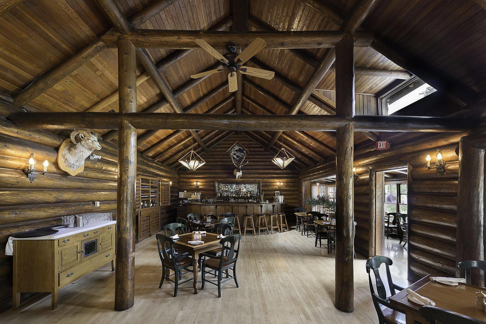 Deer Lodge Лейк-Луиз Экстерьер фото